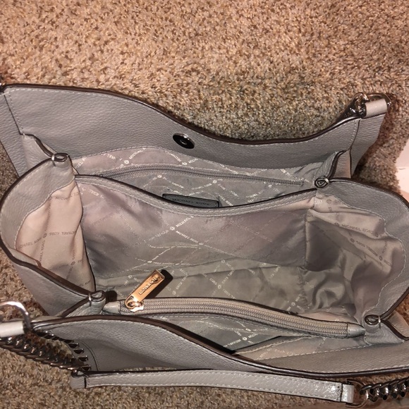 Michael Kors Medium Chain Shoulder Tote - Picture 4 of 10